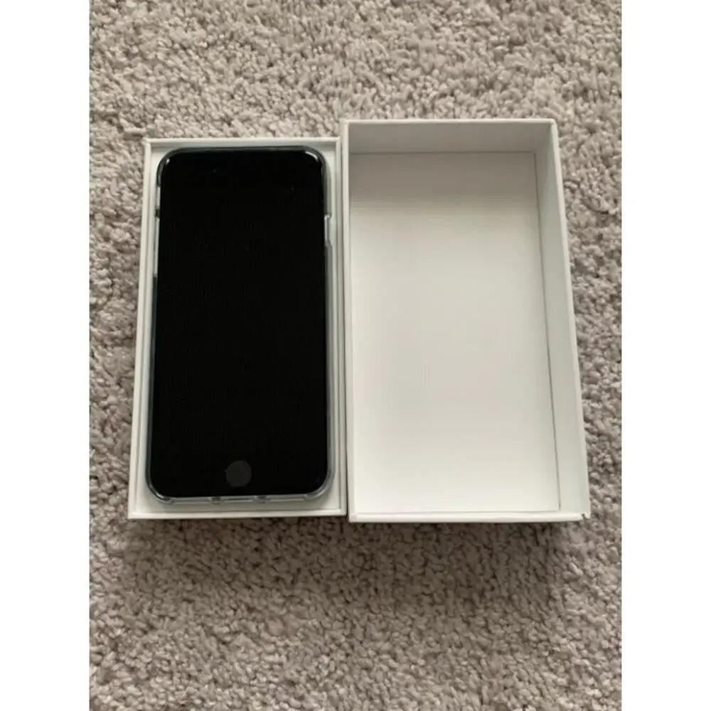 Apple iPhone SE 2nd gen (64GB)-White (unlocked)